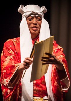 Komedie kjógen - host Šigejama Motohiko