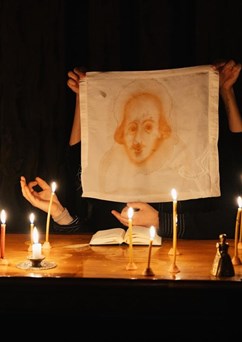 KHWOSHCH: Shakespearovská loutková mše