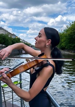 Yoga & Violin Live v Jazz Docku