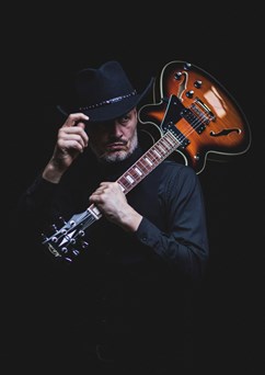 Poly Noir & The Holy Spirit Smugglers / Magická noc