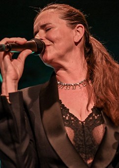 Lenka Nová