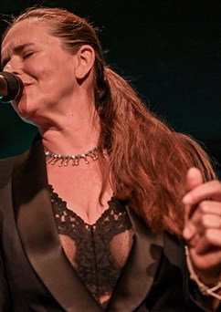 Lenka Nová