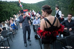 Electro Swing Boat