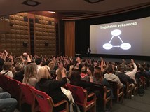 Kurvítka v hlavě Tour 