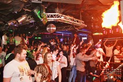 Music Club Kahan, Most