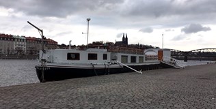 Kamina boat, Praha