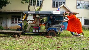 Tuktukem z Thajska až na Moravu s Tomíkem / České Budějovice
