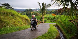 INDONÉSIE - z Bali na Lombok na skútru a lodí