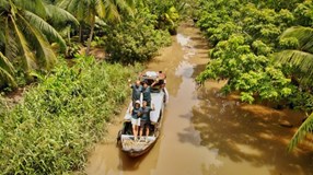 Vietnam - V deltě Mekongu na rybářské loďce