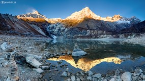 ONLINE: Trek okolo Manaslu (Jan Miklín)