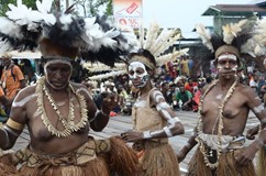 ONLINE: Západní Papua (Saša Ryvolová)