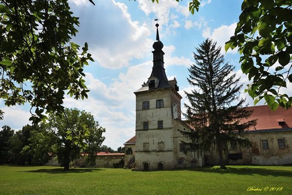 Státní zámek Uherčice