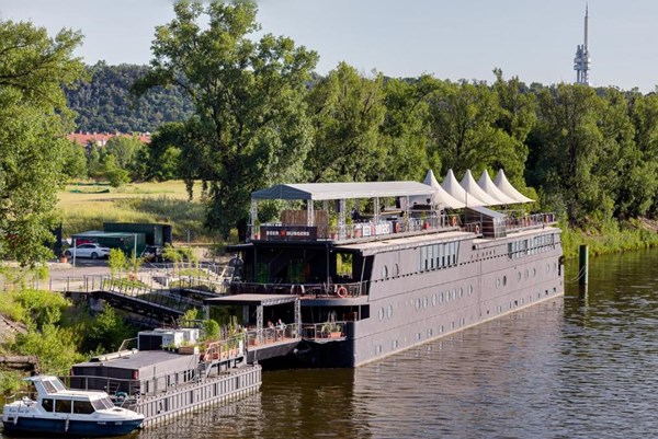 BOTEL MARINA