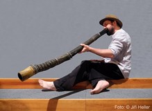 Ondřej Smeykal: sólo na didgeridoo a gong