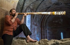 Ondřej Smeykal Didgeridoo & gong
