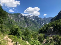 Dvě holky autem z Brna po Albánii / Eliška Hrubá