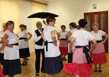 MUZIKA POD DUBEM