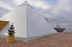 Setkání přátel Sueneé Universe v Pyramidě Jednoty