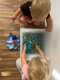 Sensory play s Ájou