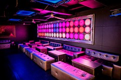 PRVNÍ STUDENTSKÁ PÁRTY V KARLOVÝCH LÁZNÍCH