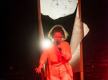 Dvě čárky (Divadlo loutek Ostrava)