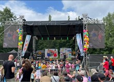 Karnevalová show s Pomněnkou a Rubínkou
