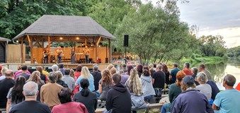 Honza Nedvěd ml. a Příbuzní - jarní open air koncert