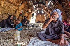 Podél Eufratu a Tigridu / Lenka Hrabalová