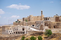 Podél Eufratu a Tigridu / Lenka Hrabalová