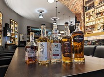 Partydegustace 5 whisky, 5 zemí, 5 sudů