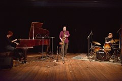 DEK > Didi Kern / Elisabeth Harnik / Ken Vandermark (A/US)