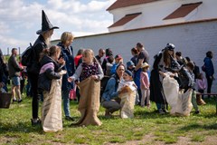 Pálení čarodějnic - Tlapková mise, skupina Slza