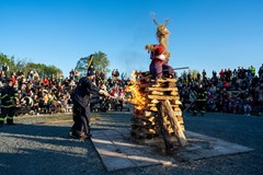 Pálení čarodějnic - Tlapková mise, skupina Slza