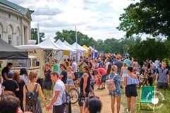 Dobré jídlo světa Street food piknik pod hradem Okoř