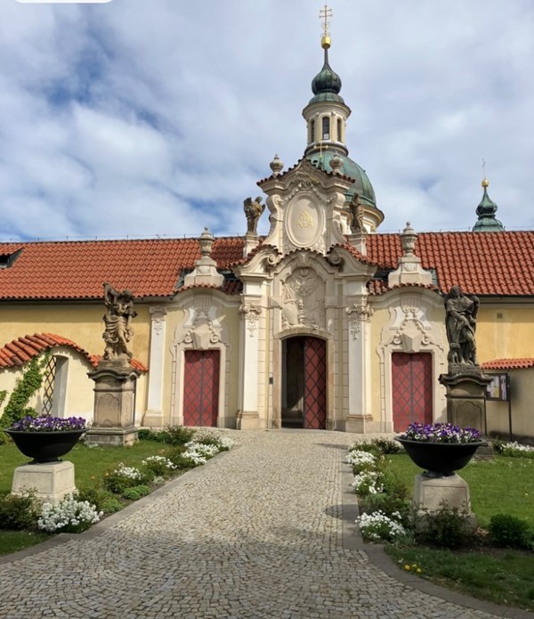 Kostel Panny Marie Vítězné na Bílé Hoře v Praze