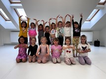 Nart Dance School: Exhibice