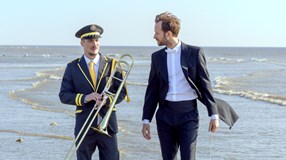 FILMOVÝ KLUB - Kapelo, hraj