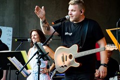 GLOBUS BAND VELVARY 2025