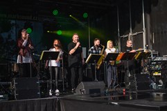 GLOBUS BAND VELVARY 2025