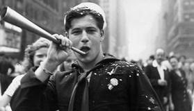 V-J Day: dobový večírek v havajském stylu