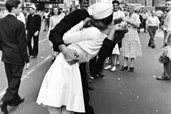 V-J Day: dobový večírek v havajském stylu