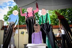 Tichý Jelen: Opera Jakub a 200 dědečků