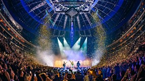 QUEENIE 2026 - 20 LET TOUR