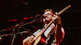 Divokej Bill + Wohnout + Michal Horák na nádvoří Čestice