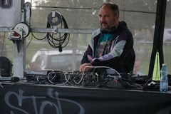 Pio Squad a hosté v Dirty Family