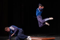 Labil Bones – Cvičenci za čárou