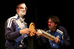 Labil Bones – Cvičenci za čárou