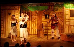 DÍVČÍ VÁLKA - divadelní představení