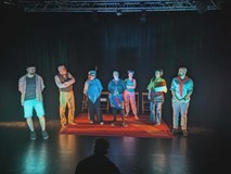 De Facto Mimo: Až na to, že vůbec