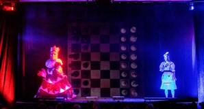 Alenka v říši divů - Představení černého divadla 